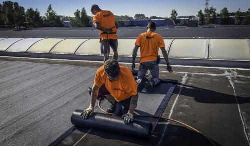 Bitumendacheindeckung auf einem Flachdach von Elegast